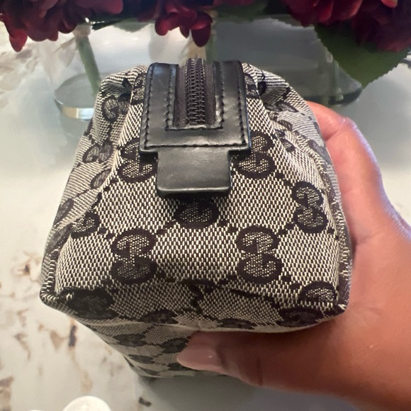 Preloved Authentic Gucci GG Monogram Zip pouch/ toiletry/cosmetic bag - Picture 5 of 10